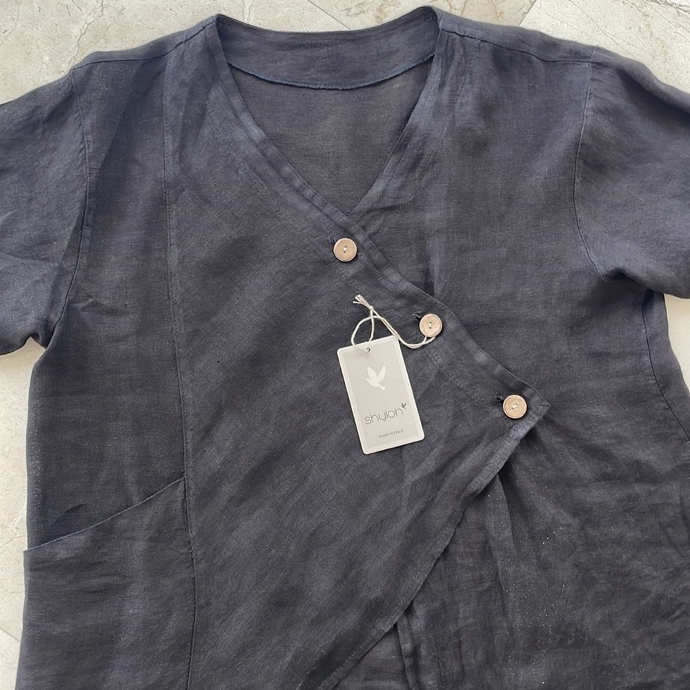 NEW SHYLOH BLACK LINEN TOP WITH BUTTONS - Picture 3 of 9